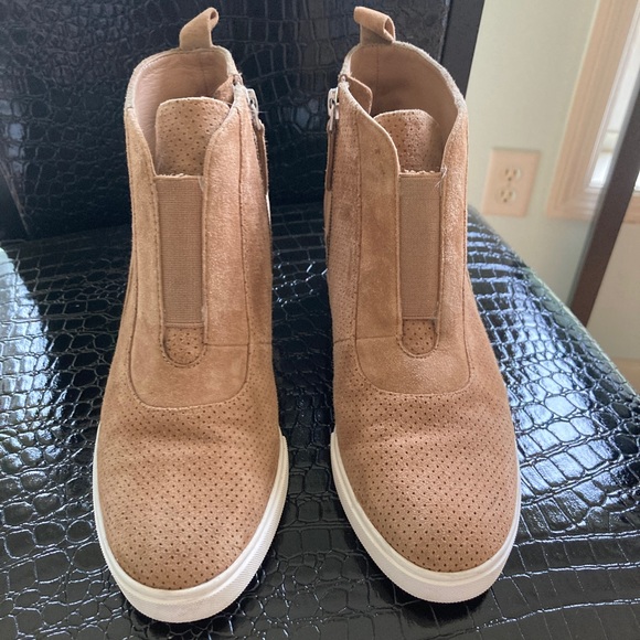 Linea Paolo tan suede booties 7 1/2 W - Picture 2 of 16